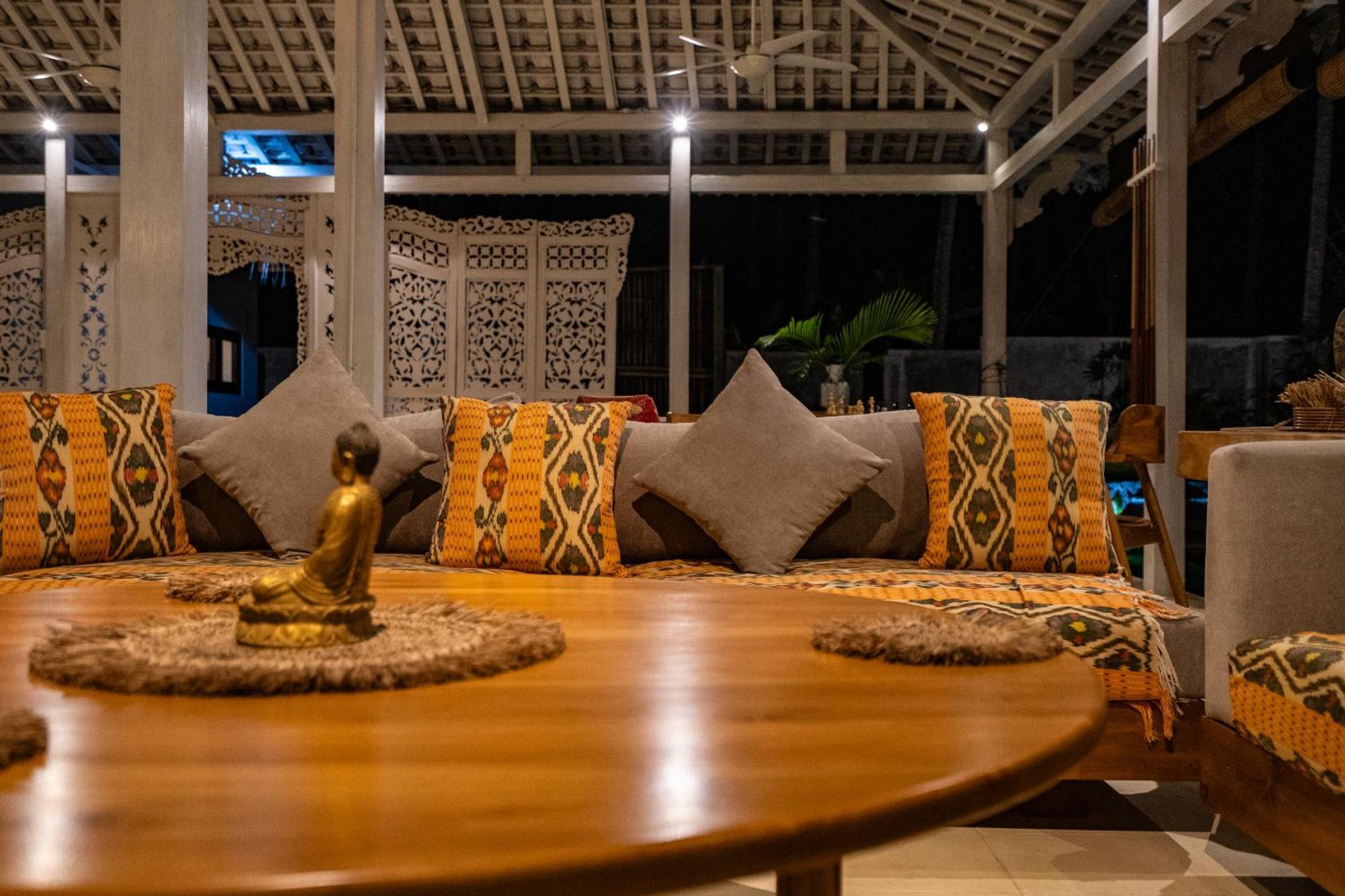 Senang Resort Tianyar Extérieur photo