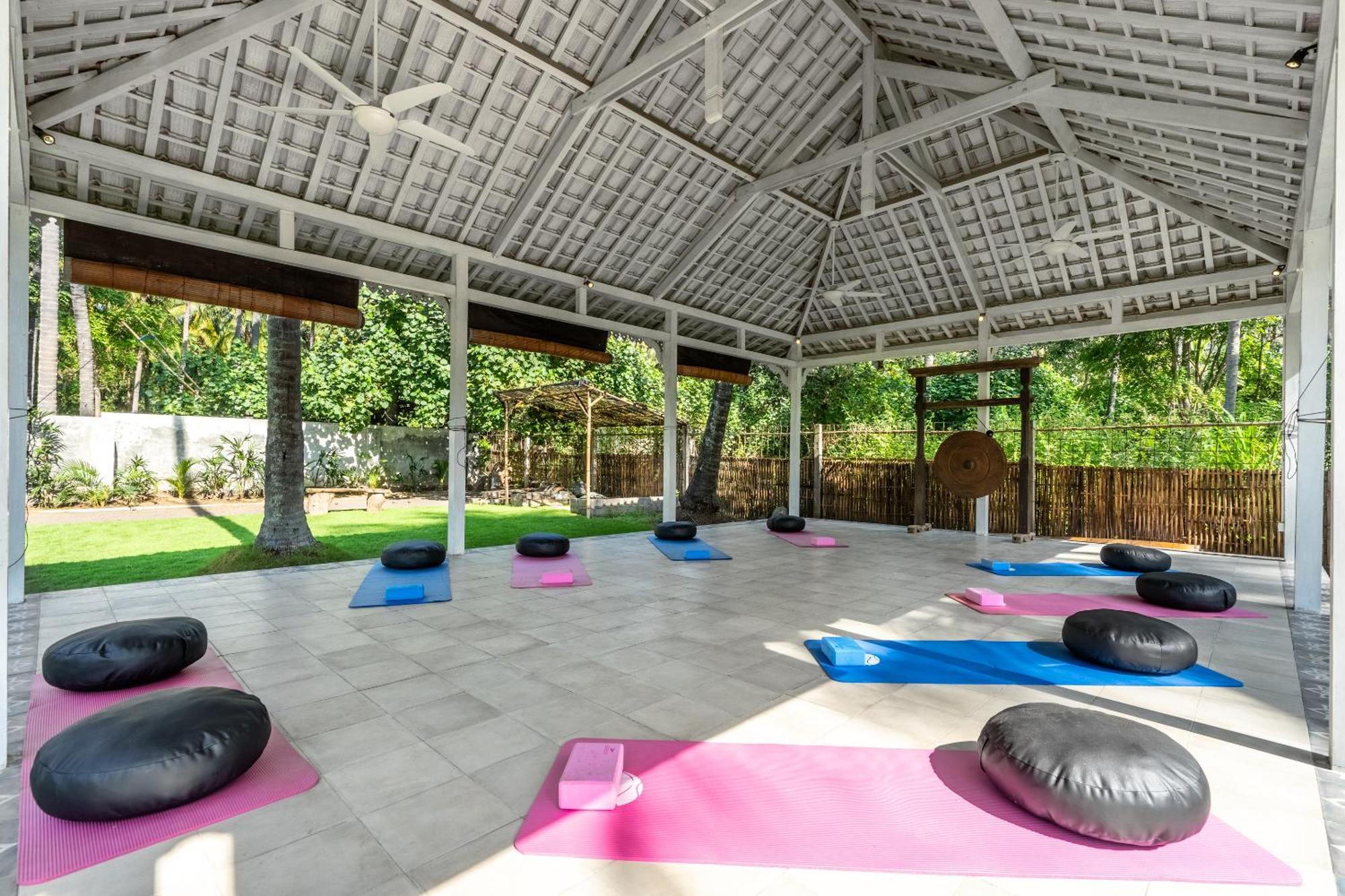 Senang Resort Tianyar Extérieur photo